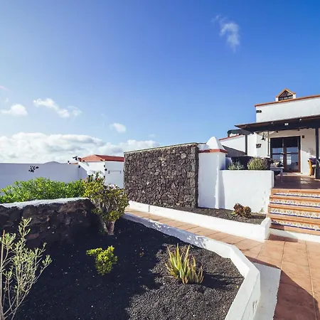 Gorgeous Home In San Bartolome Lanzarot Mozaga