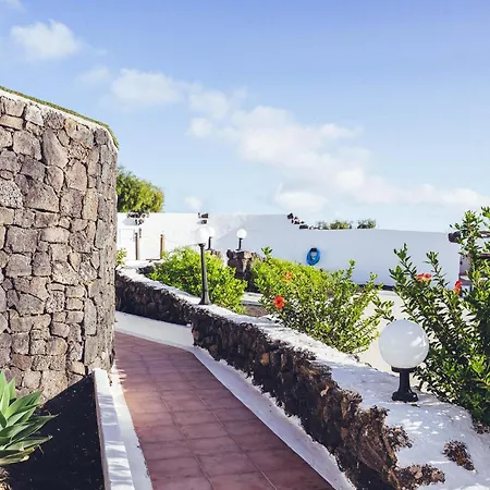 Gorgeous Home In San Bartolome Lanzarot Mozaga