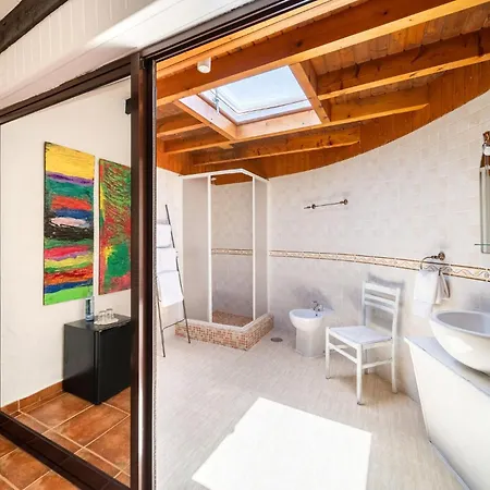 Gorgeous Home In San Bartolome Lanzarot Mozaga